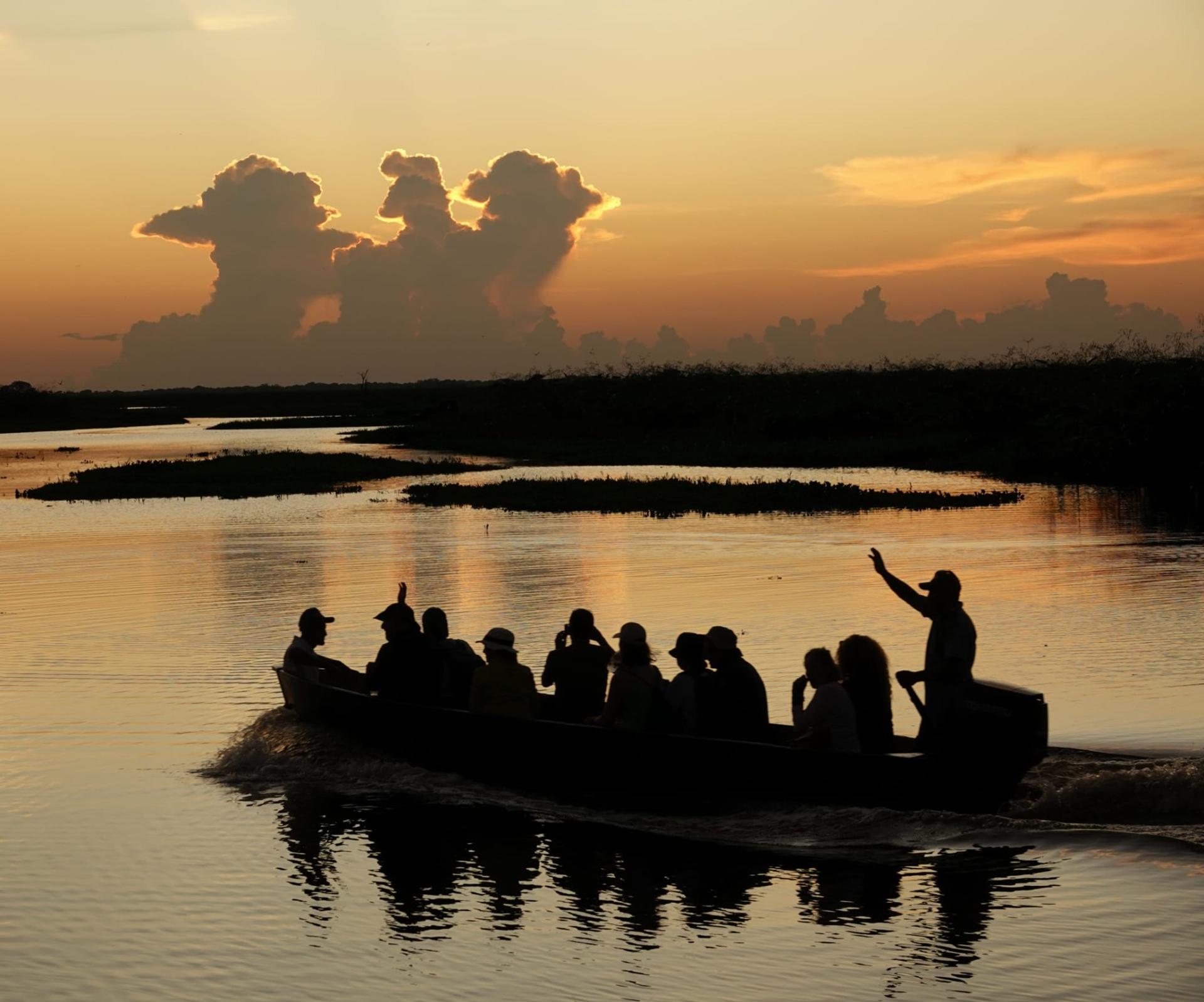 Paseo en bote por el estero de Hato Garza al atardecer